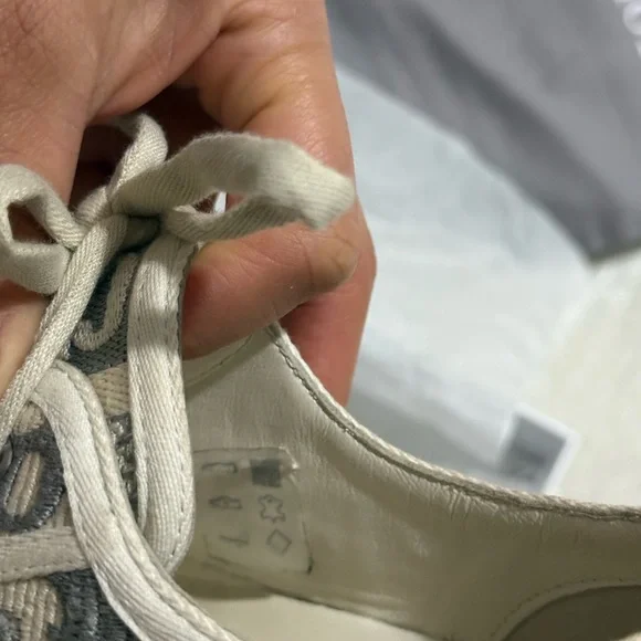 Beautiful Dior Walk n Dior Sneakers - Picture 5 of 9